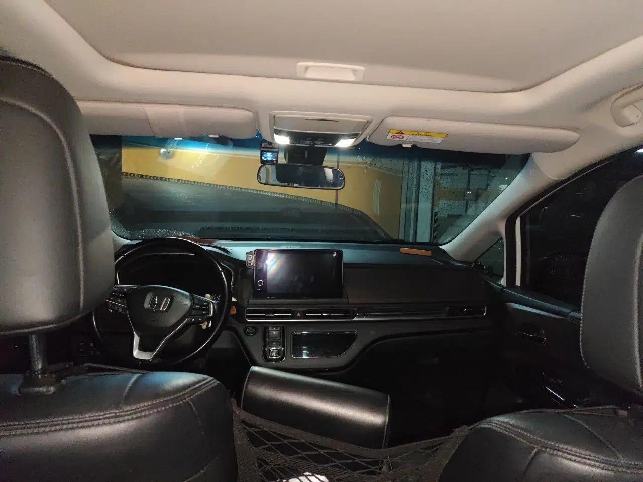 Honda Odyssey 2022 2.0L eHEV Sharp·Luxury Edition — миниатюра 18