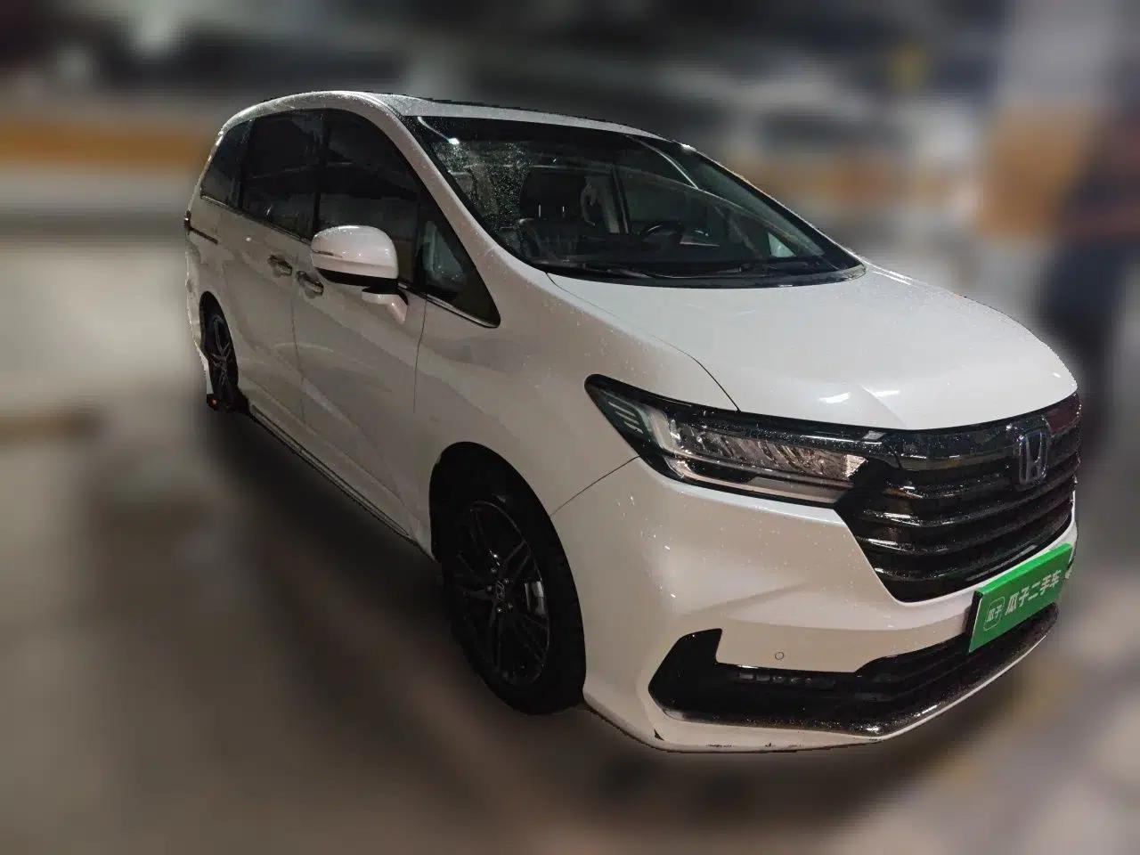 Honda Odyssey 2022 2.0L eHEV Sharp·Luxury Edition — миниатюра 3