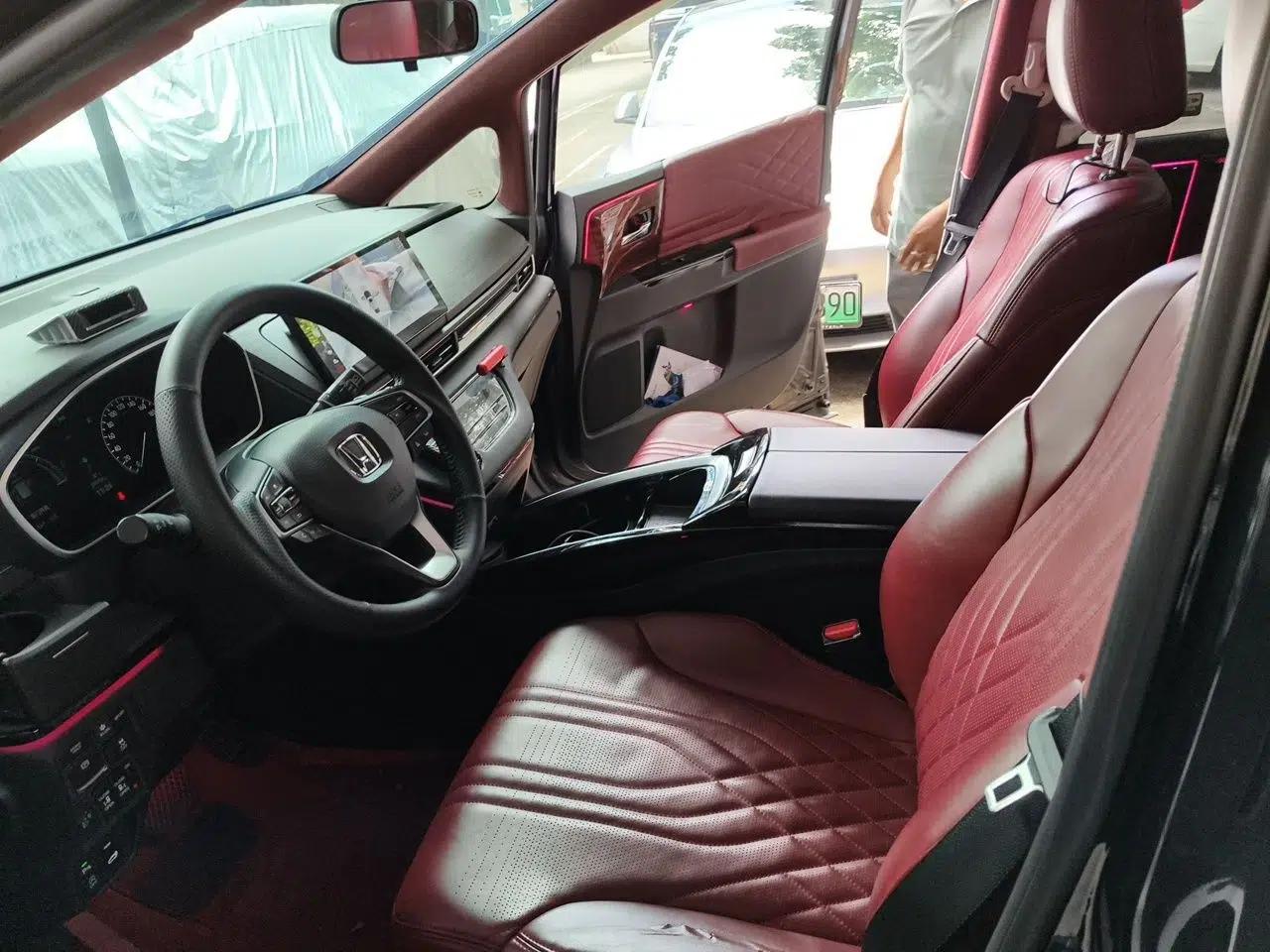 Honda Odyssey 2022 2.0L eHEV Sharp Smart Edition — миниатюра 15