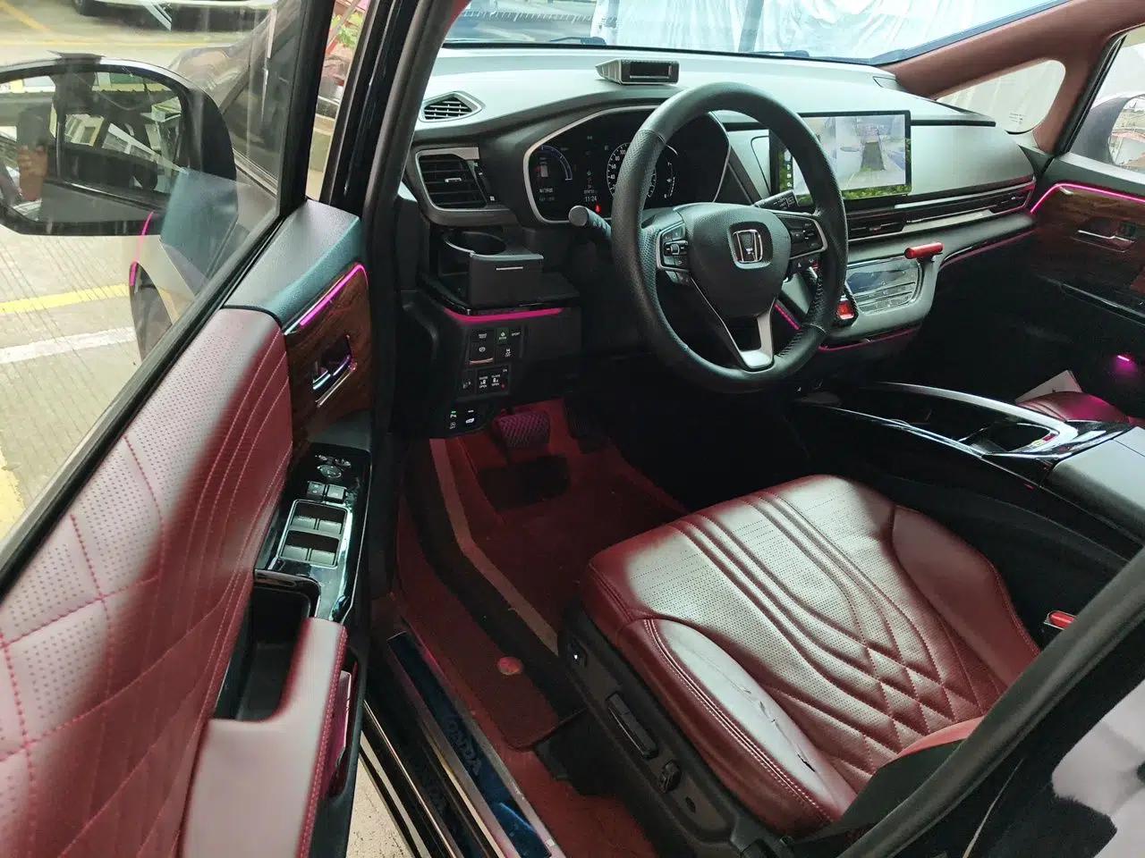 Honda Odyssey 2022 2.0L eHEV Sharp Smart Edition — миниатюра 16