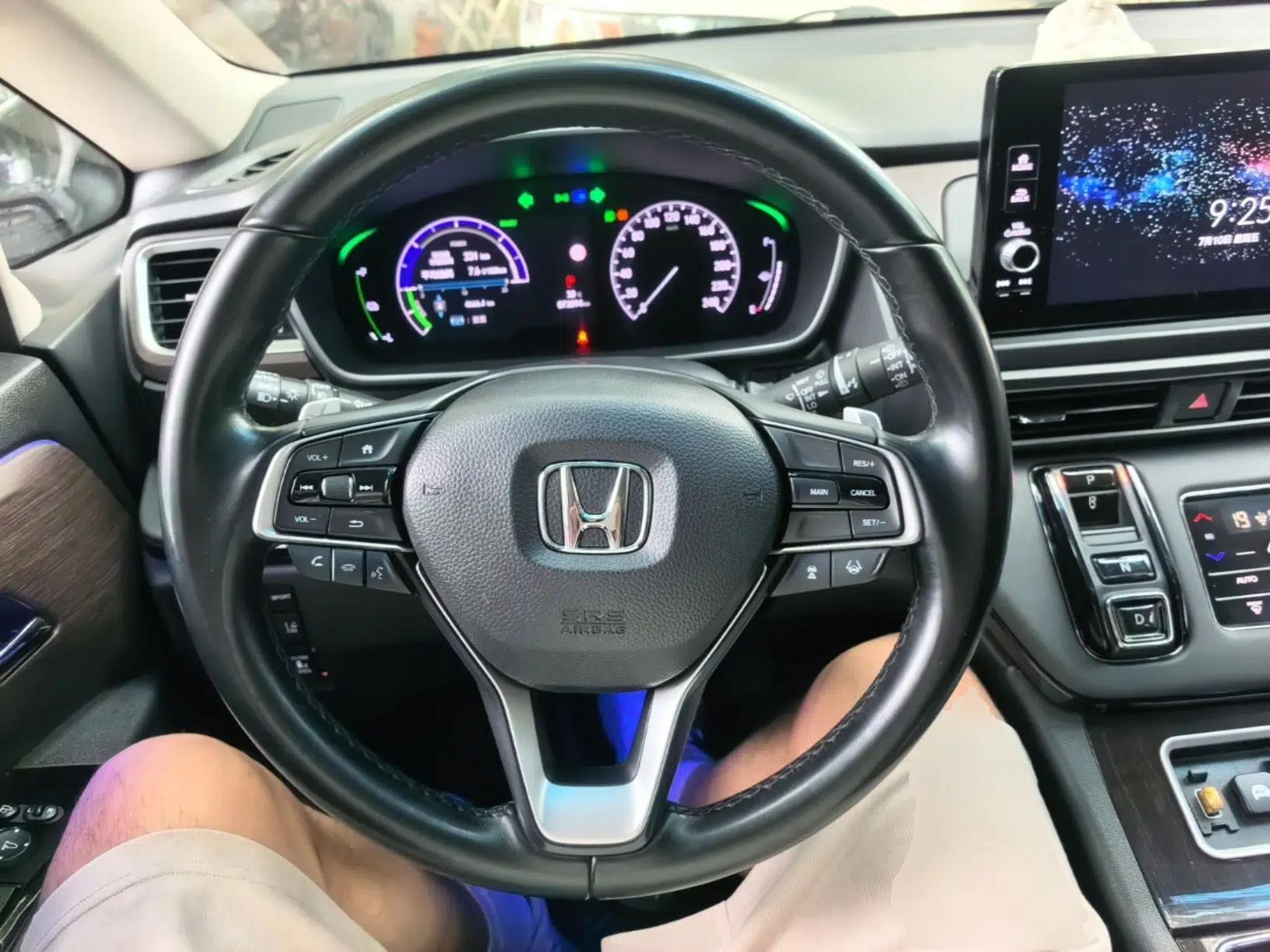 Honda Odyssey 2022 2.0L eHEV Sharp Supreme Edition — миниатюра 13