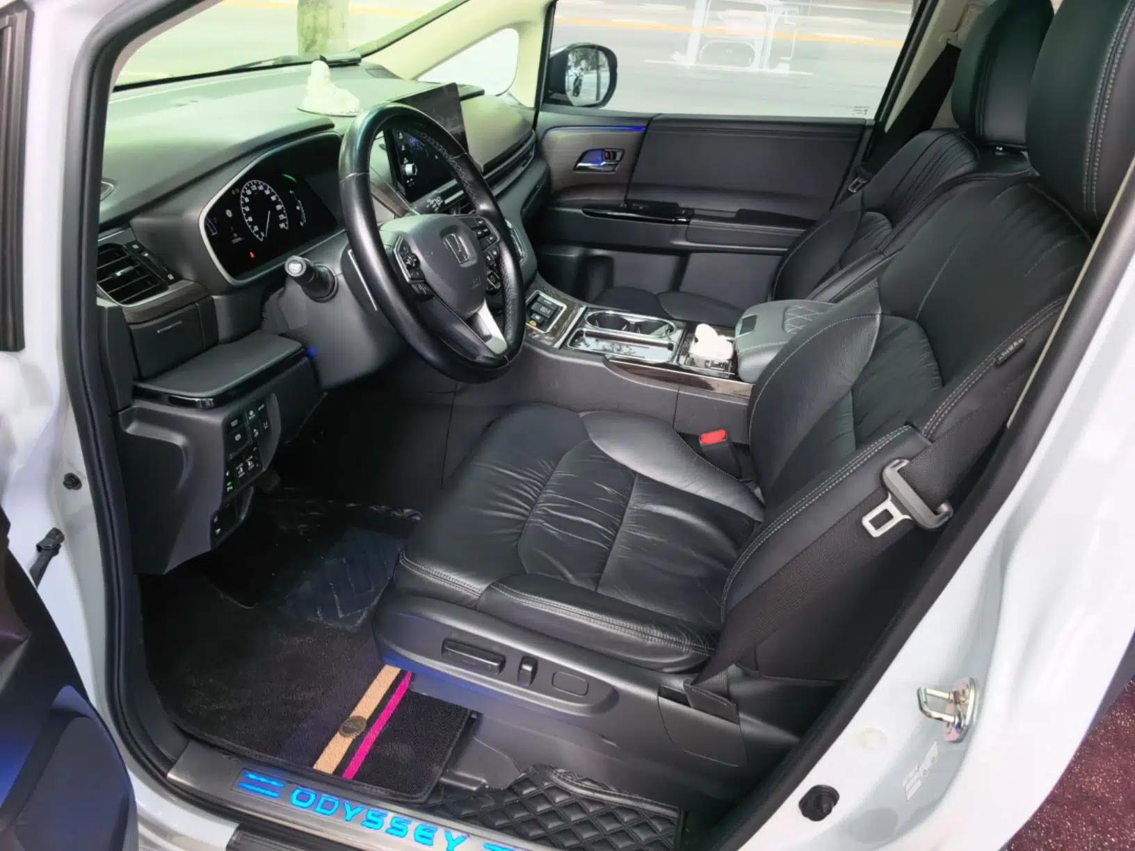 Honda Odyssey 2022 2.0L eHEV Sharp Supreme Edition — миниатюра 17