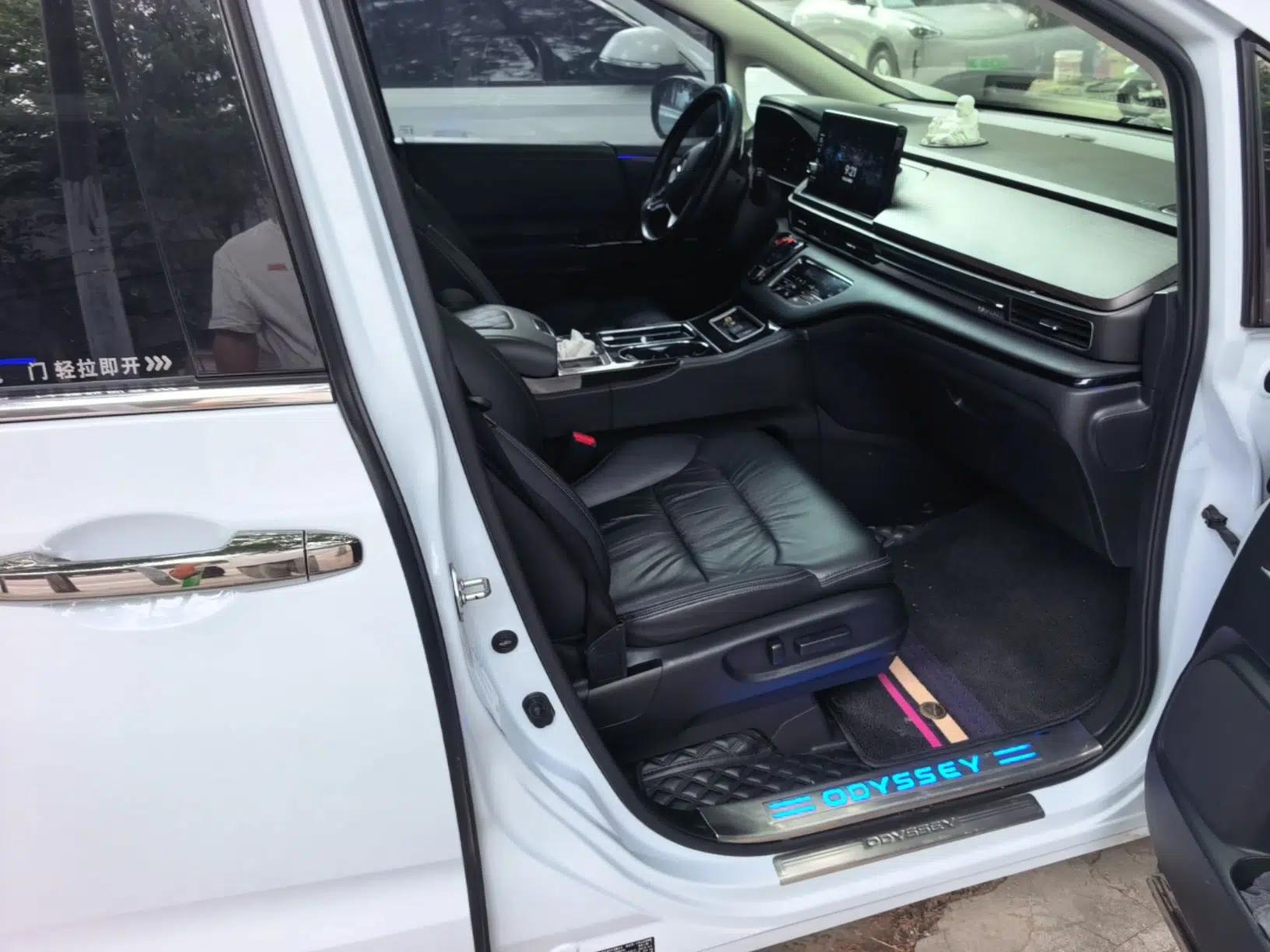 Honda Odyssey 2022 2.0L eHEV Sharp Supreme Edition — миниатюра 19