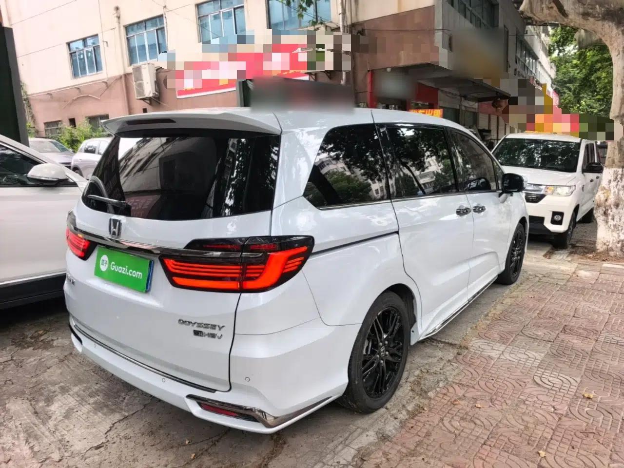 Honda Odyssey 2022 2.0L eHEV Sharp Supreme Edition — миниатюра 6