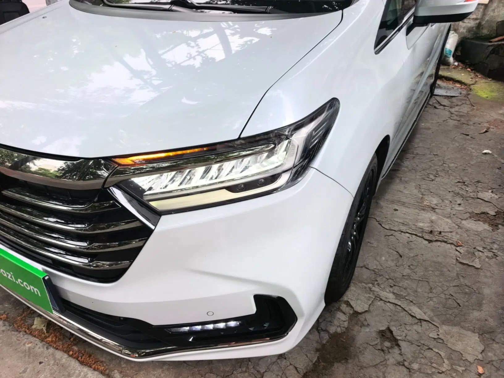 Honda Odyssey 2022 2.0L eHEV Sharp Supreme Edition — миниатюра 8
