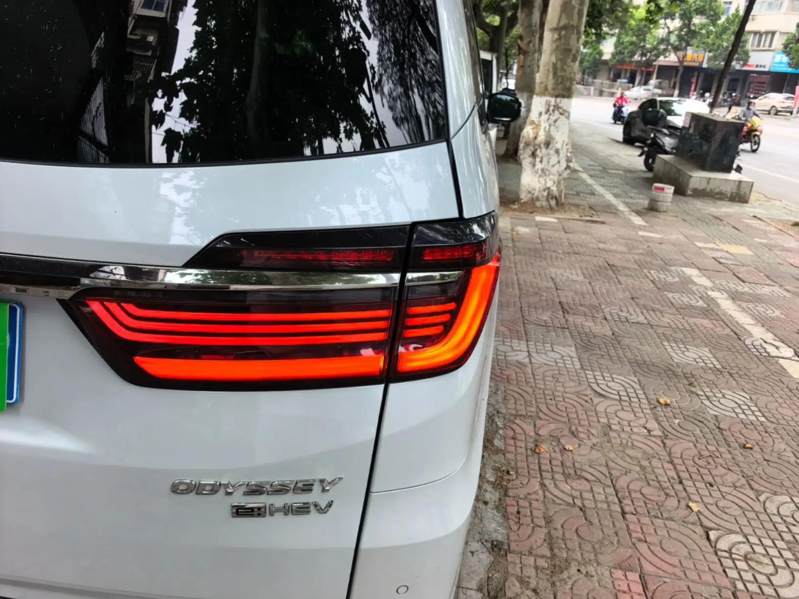Honda Odyssey 2022 2.0L eHEV Sharp Supreme Edition — миниатюра 9