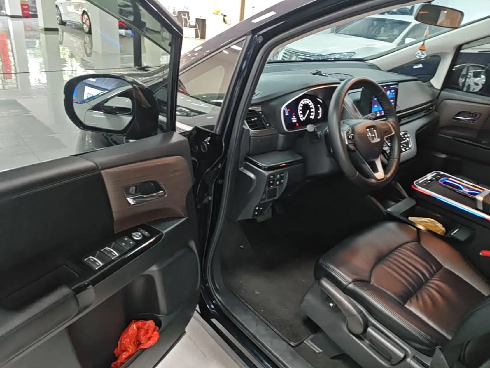 Honda Odyssey 2024 2.0L eHEV Sharp & Enjoy Edition — миниатюра 18
