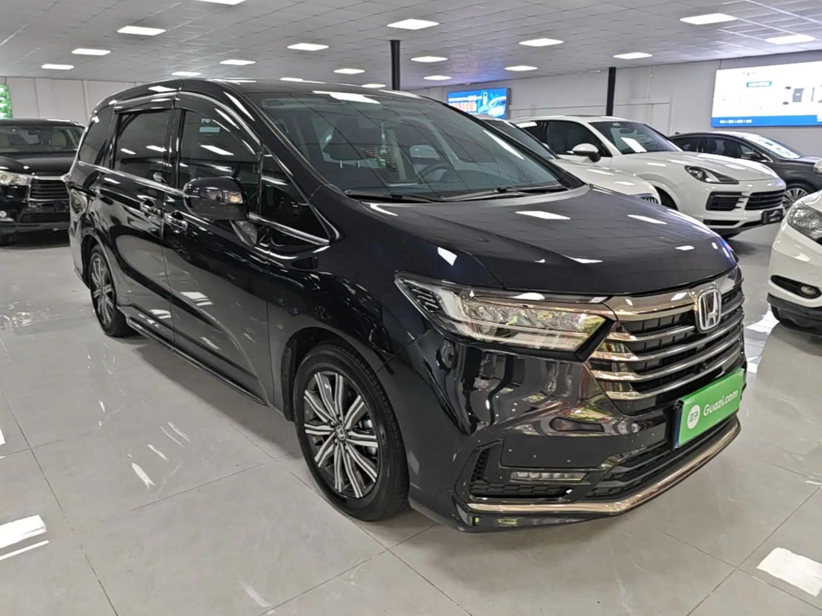 Honda Odyssey 2024 2.0L eHEV Sharp & Enjoy Edition — миниатюра 3