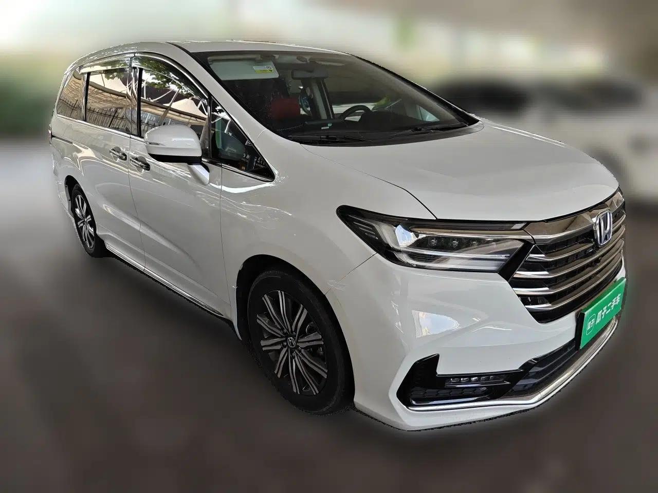 Honda Odyssey 2024 2.0L eHEV Sharp & Enjoy Edition — миниатюра 3