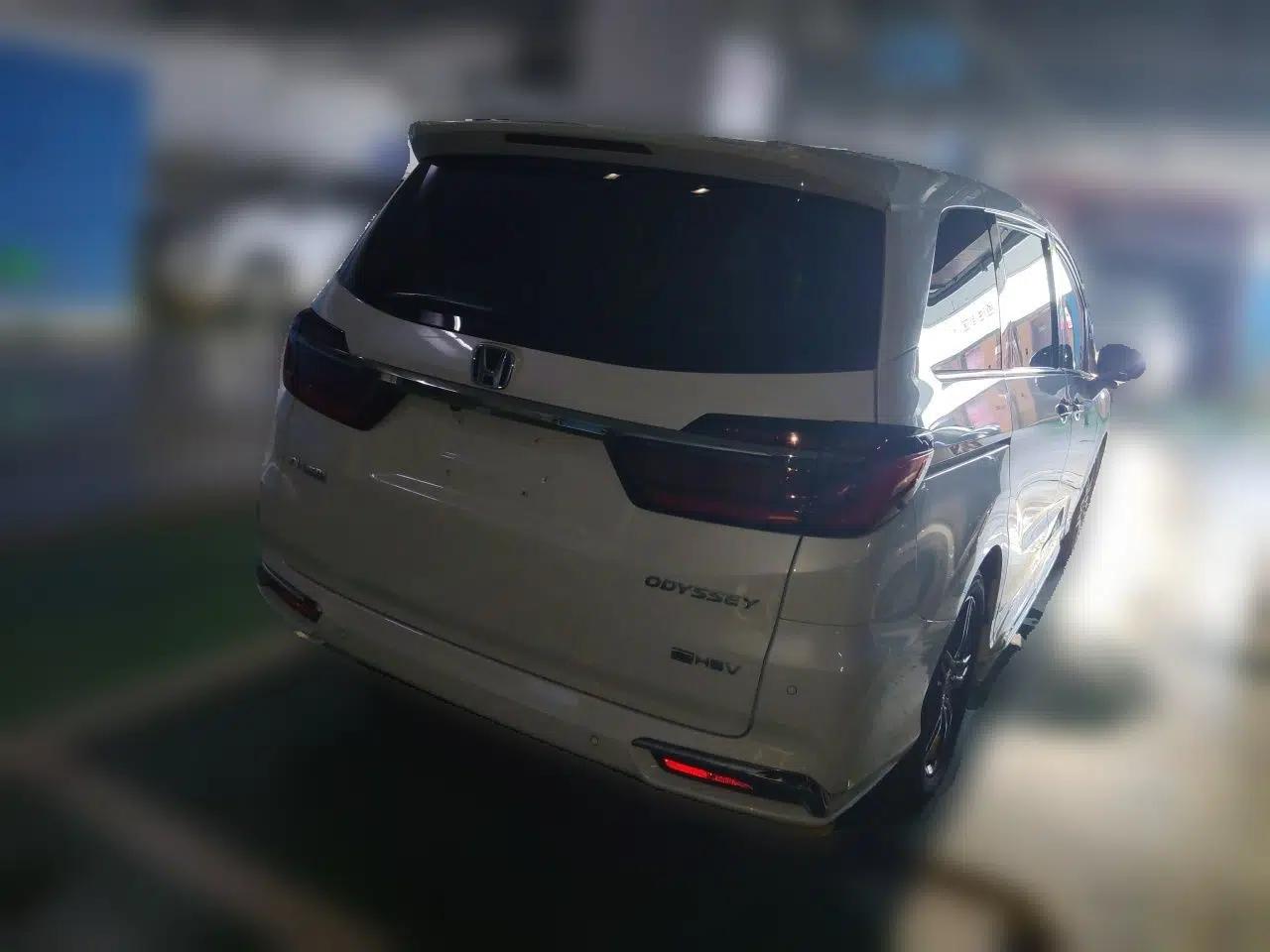 Honda Odyssey 2024 2.0L eHEV Sharp·Luxury Edition — миниатюра 6