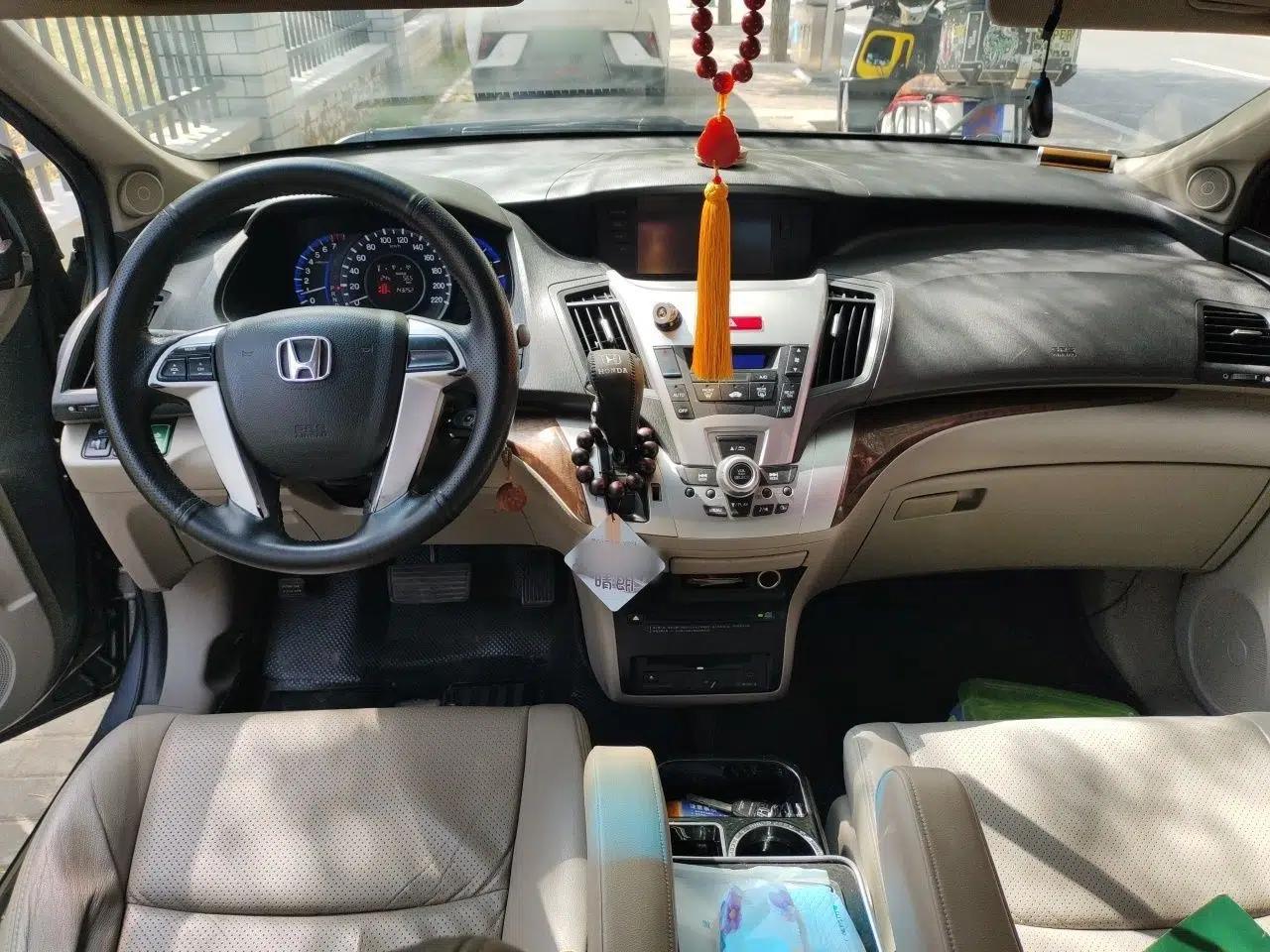 Honda Odyssey 2013 2.4L Comfort Edition — миниатюра 9