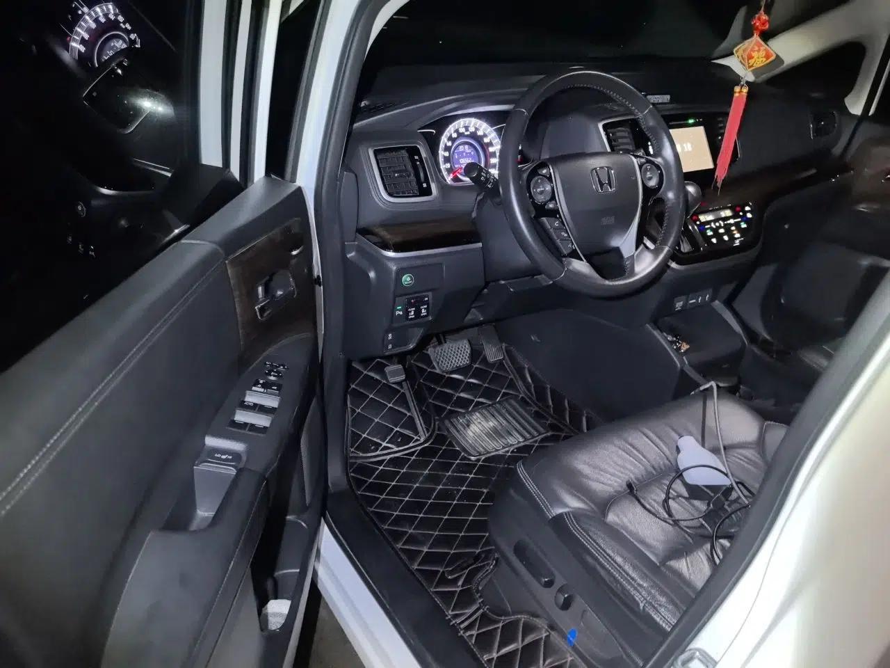 Honda Odyssey 2017 2.4L Smart Edition — миниатюра 16