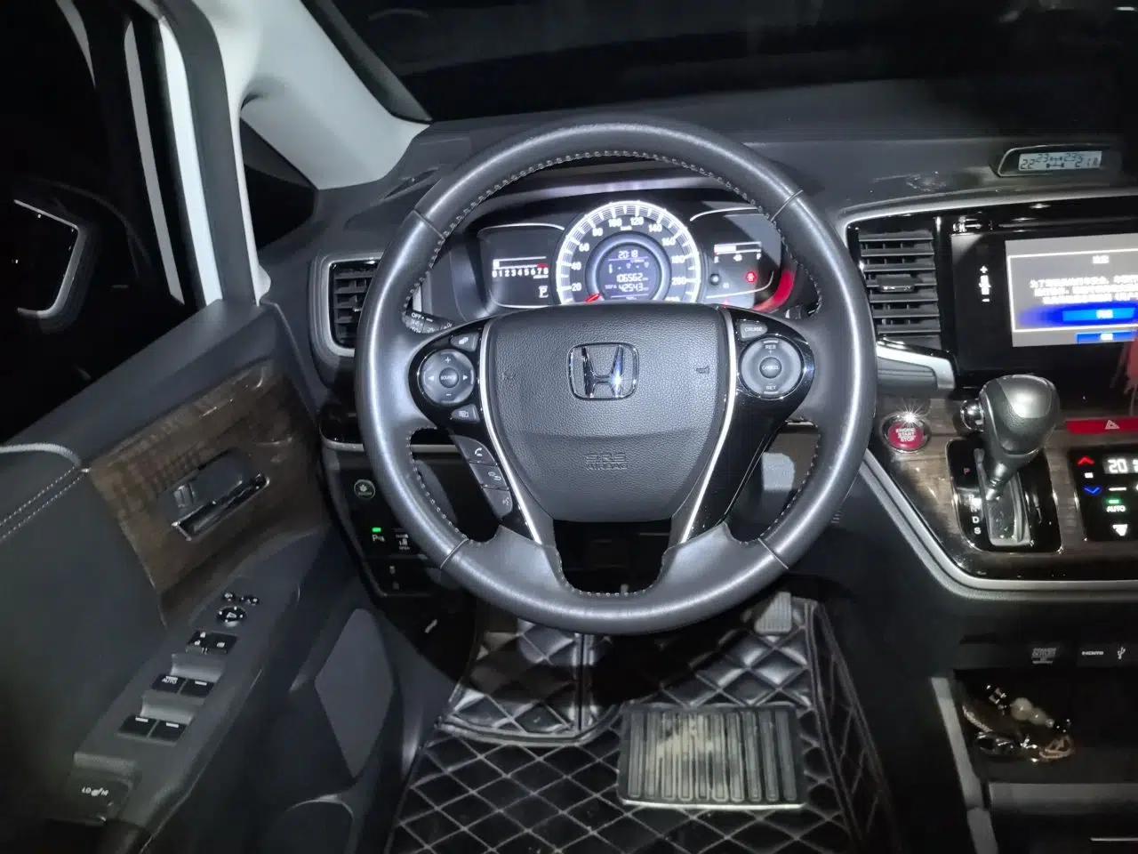Honda Odyssey 2017 2.4L Smart Edition — миниатюра 10