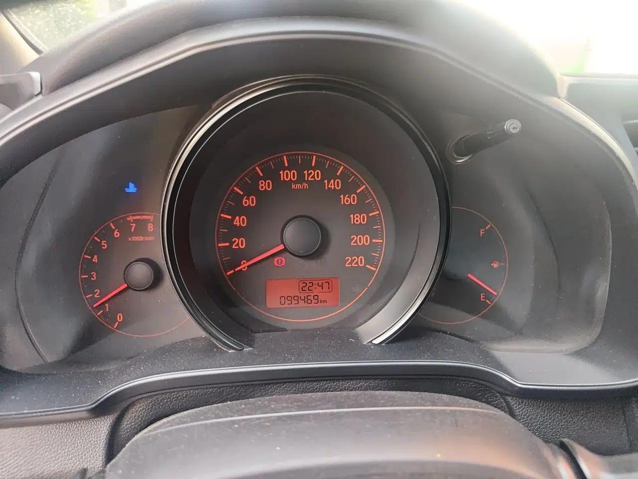 Honda Fit 2014 1.5L LX Manual Comfort Model — миниатюра 11