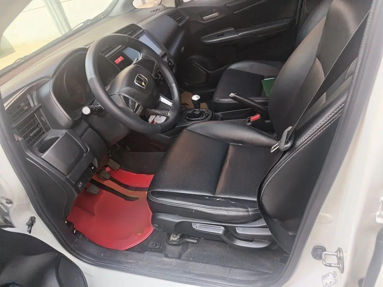 Honda Fit 2014 1.5L LX Manual Comfort Model — миниатюра 15