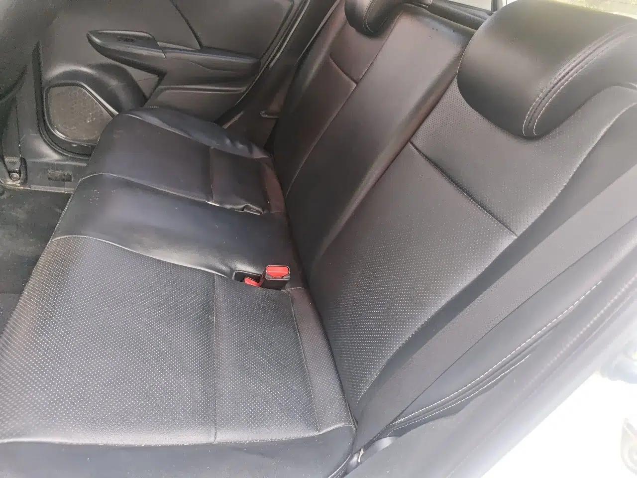 Honda Fit 2014 1.5L LX Manual Comfort Model — миниатюра 17