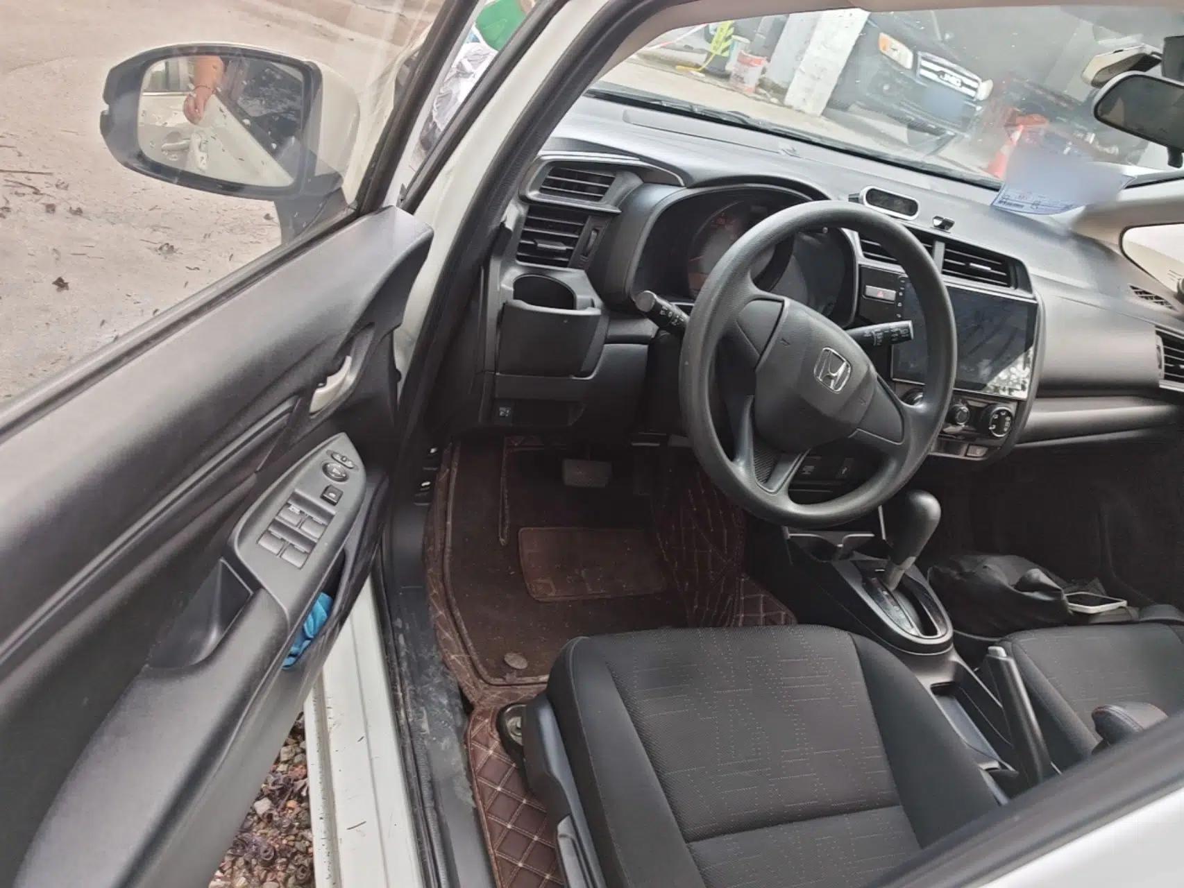 Honda Fit 2018 1.5L CVT Comfort Version — миниатюра 18