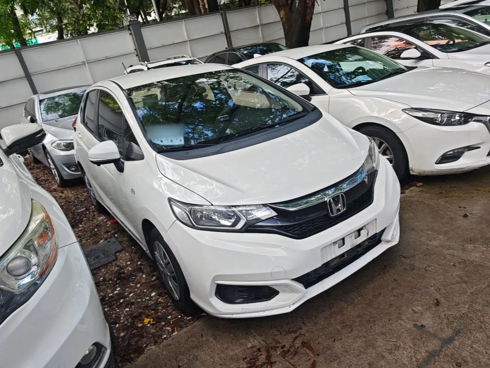 Honda Fit 2018 1.5L CVT Comfort Version — миниатюра 3