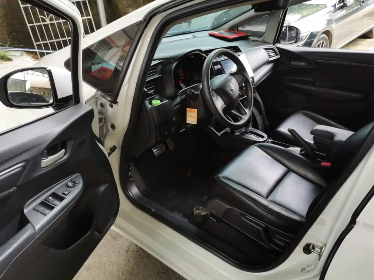Honda Fit 2018 1.5L CVT Comfort Version — миниатюра 18