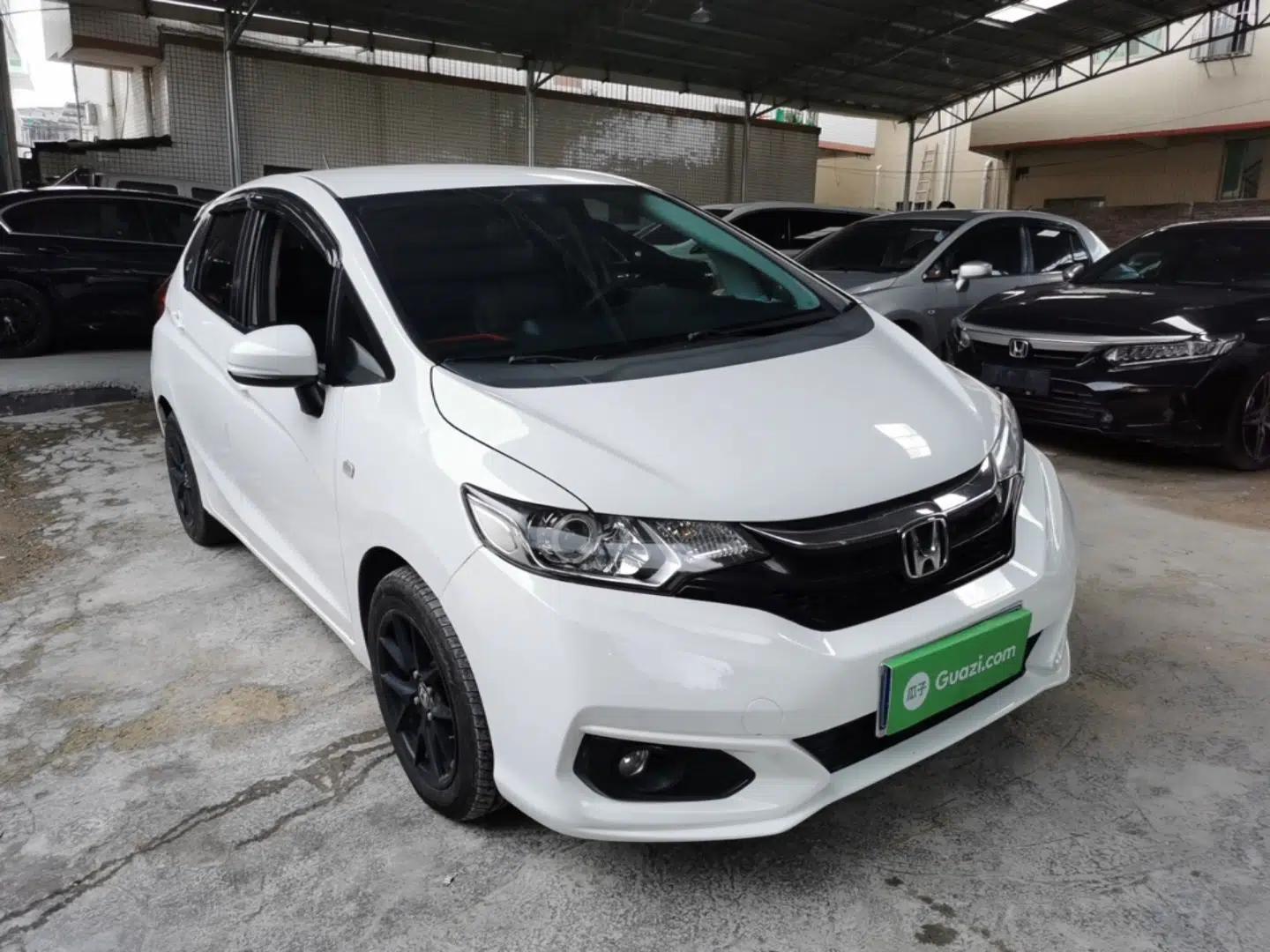 Honda Fit 2018 1.5L CVT Comfort Version — миниатюра 3