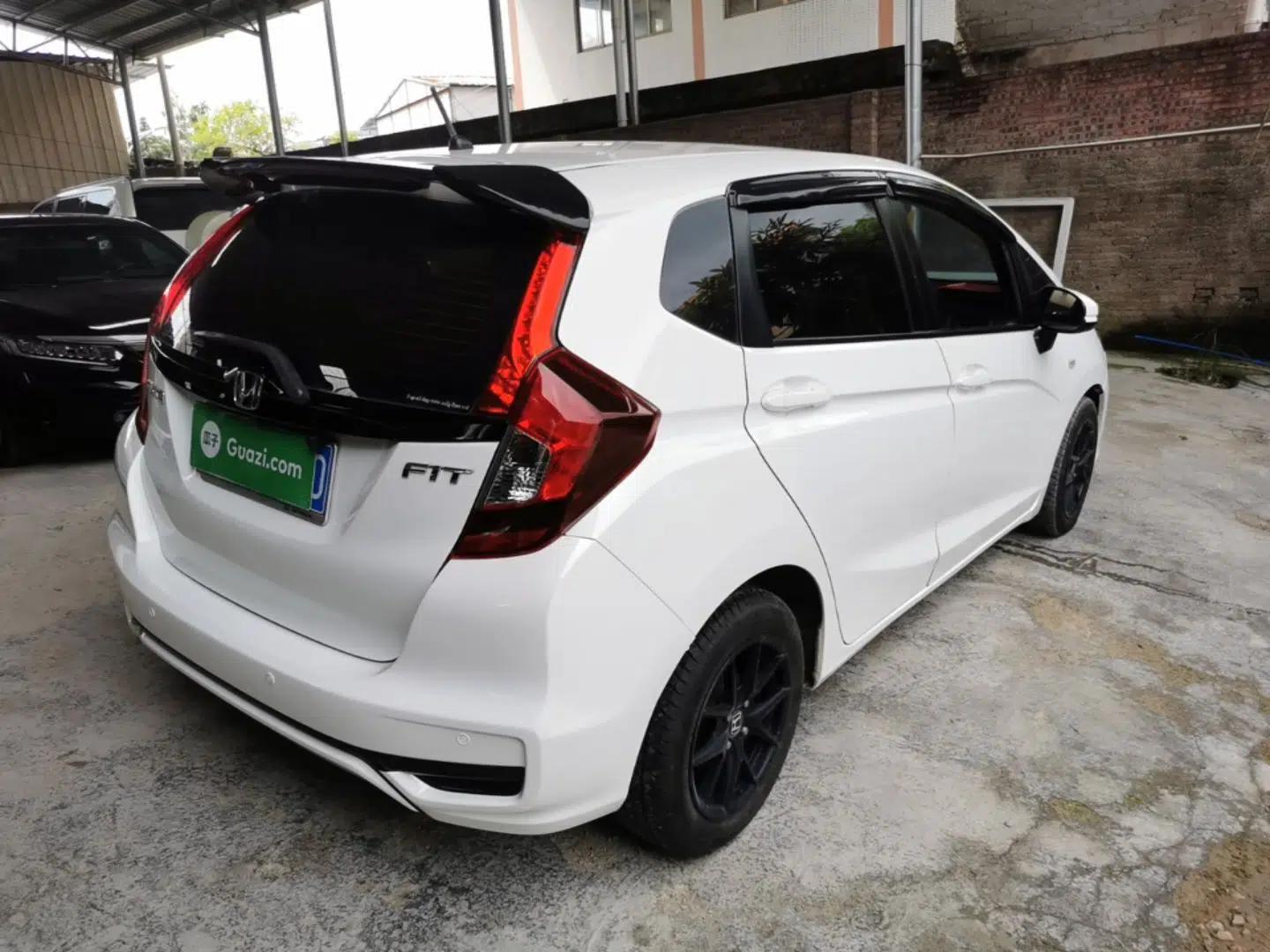 Honda Fit 2018 1.5L CVT Comfort Version — миниатюра 6