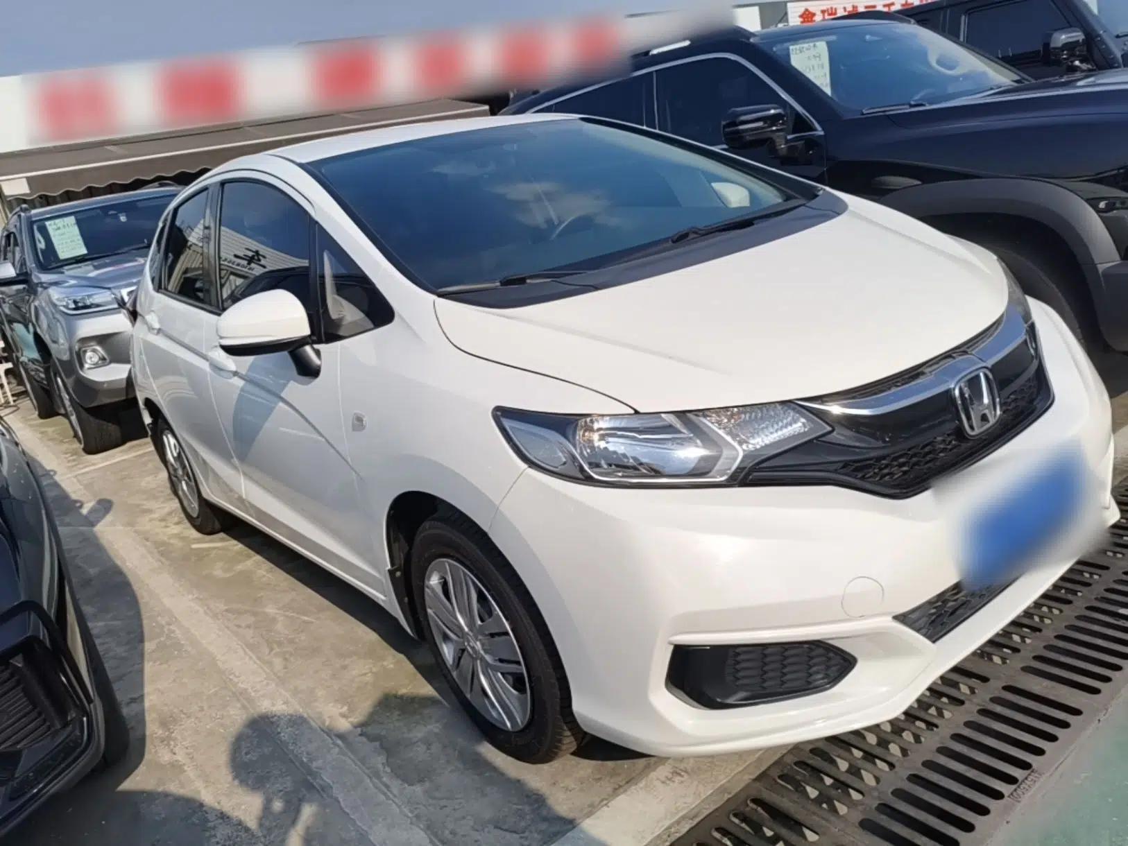 Honda Fit 2018 1.5L CVT Comfort Version — миниатюра 3