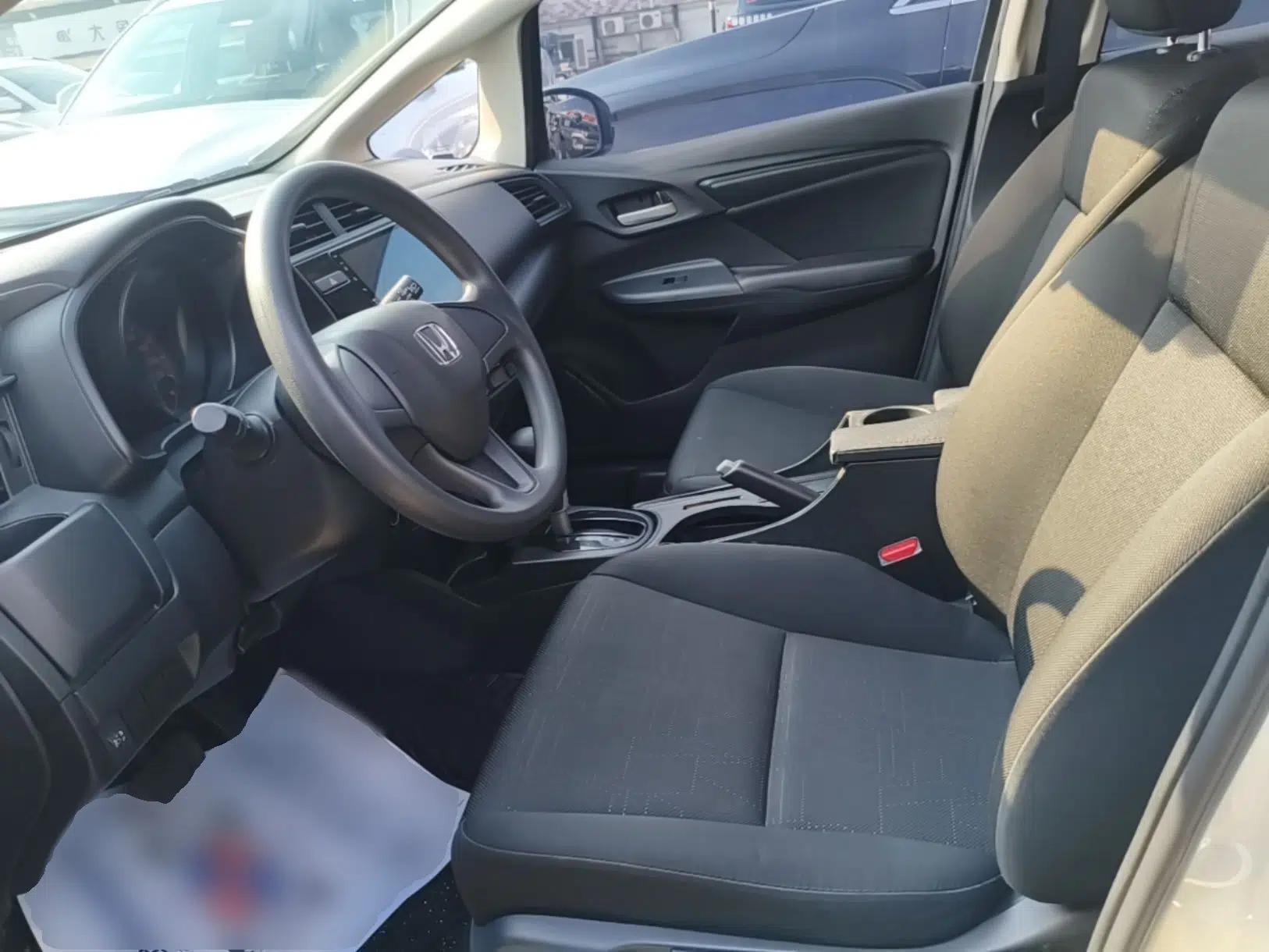 Honda Fit 2018 1.5L CVT Comfort Version — миниатюра 22