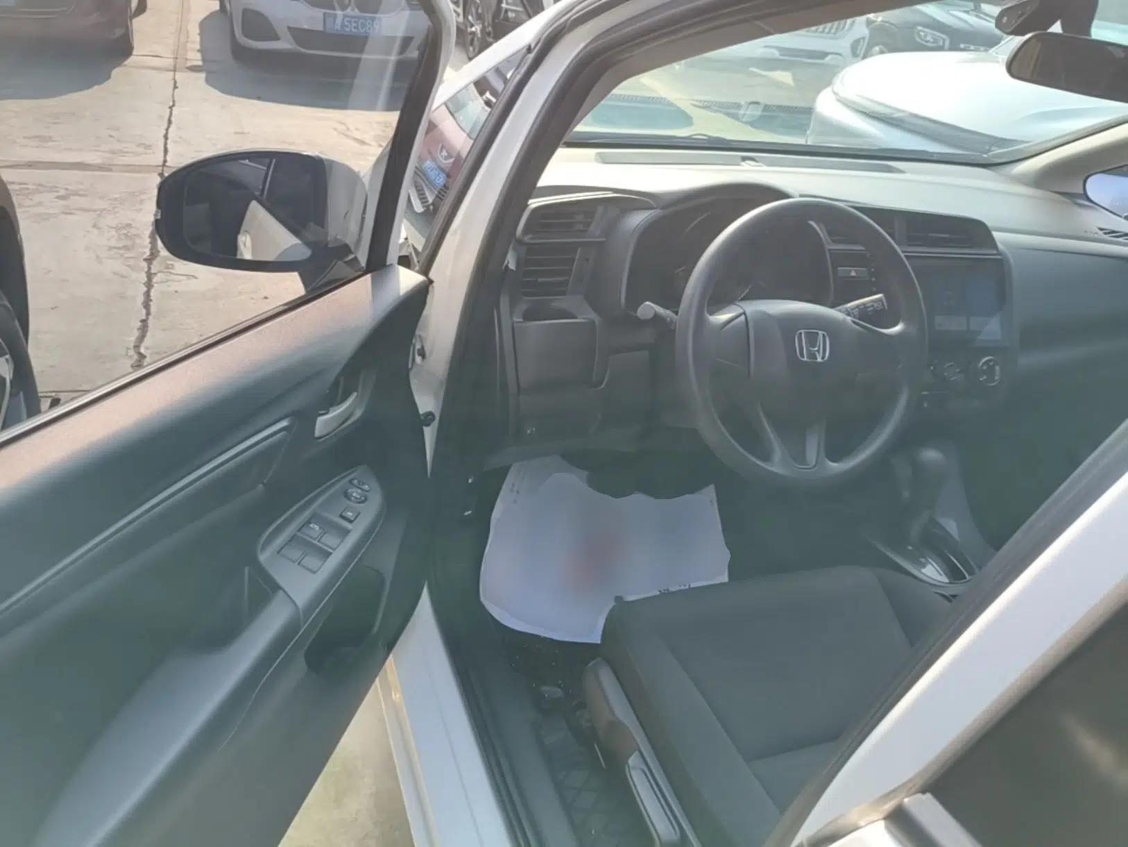 Honda Fit 2018 1.5L CVT Comfort Version — миниатюра 23