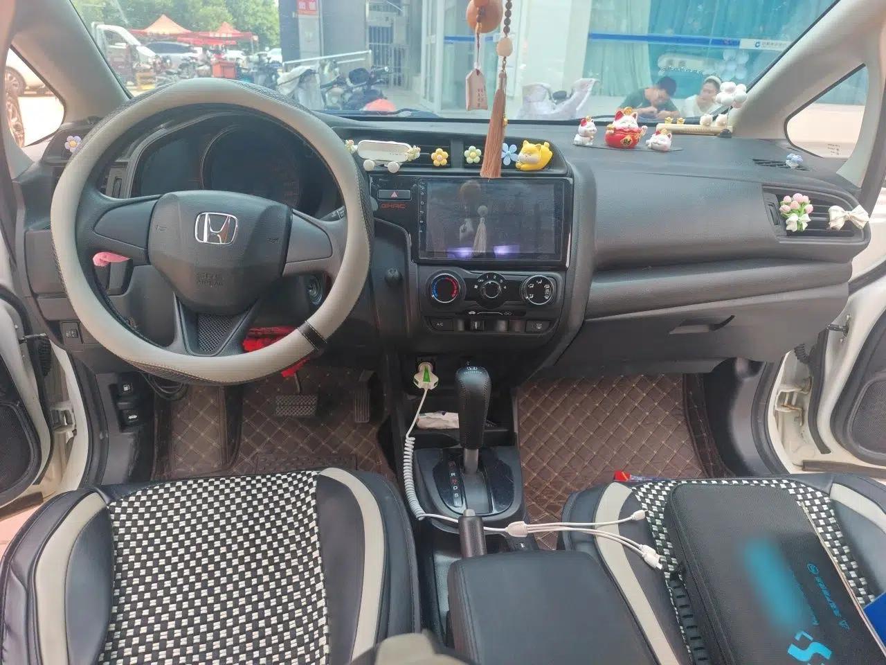 Honda Fit 2018 1.5L CVT Comfort Version — миниатюра 9