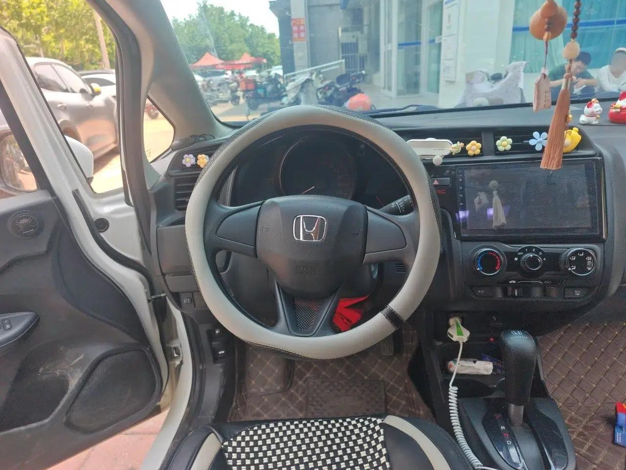 Honda Fit 2018 1.5L CVT Comfort Version — миниатюра 10