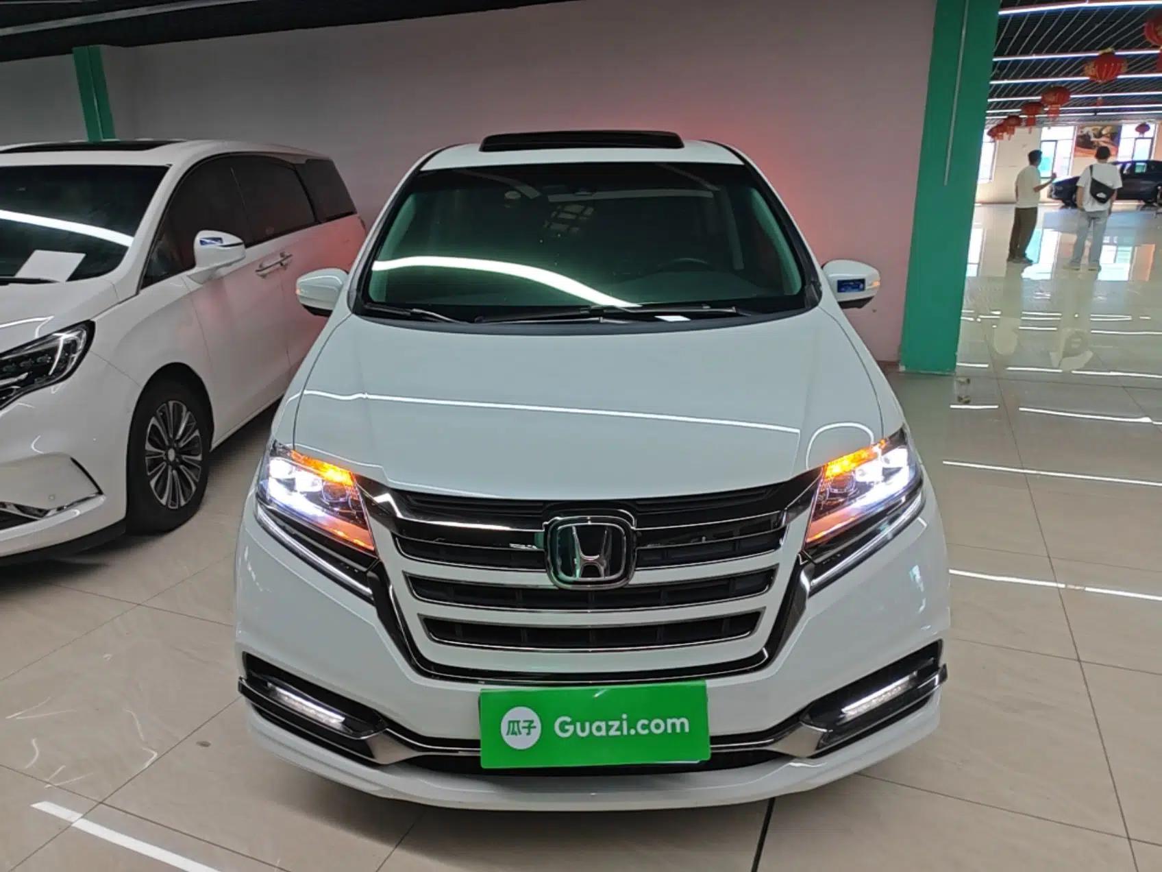 Honda Elysion 2019 2.0L Hybrid Luxury Edition — миниатюра 2