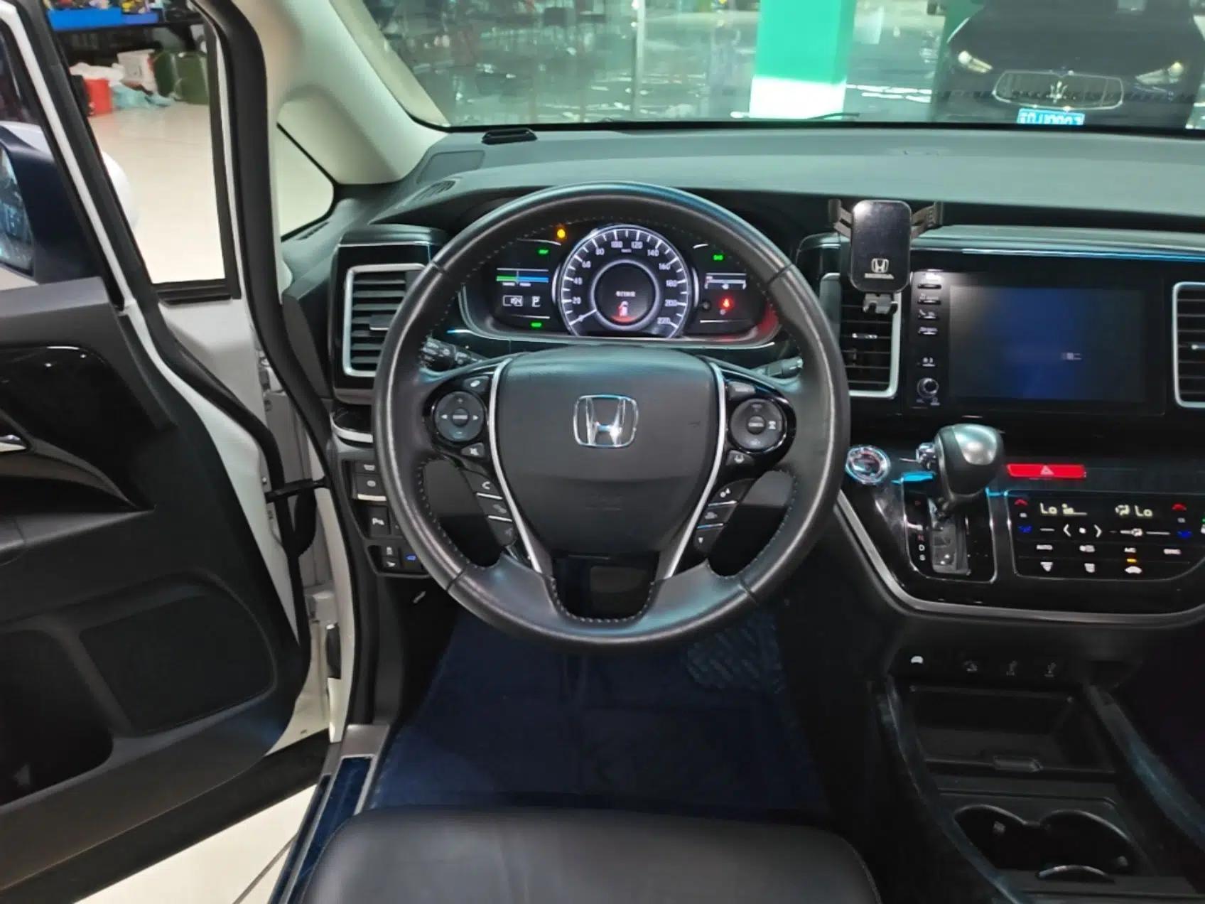 Honda Elysion 2019 2.0L Hybrid Luxury Edition — миниатюра 13