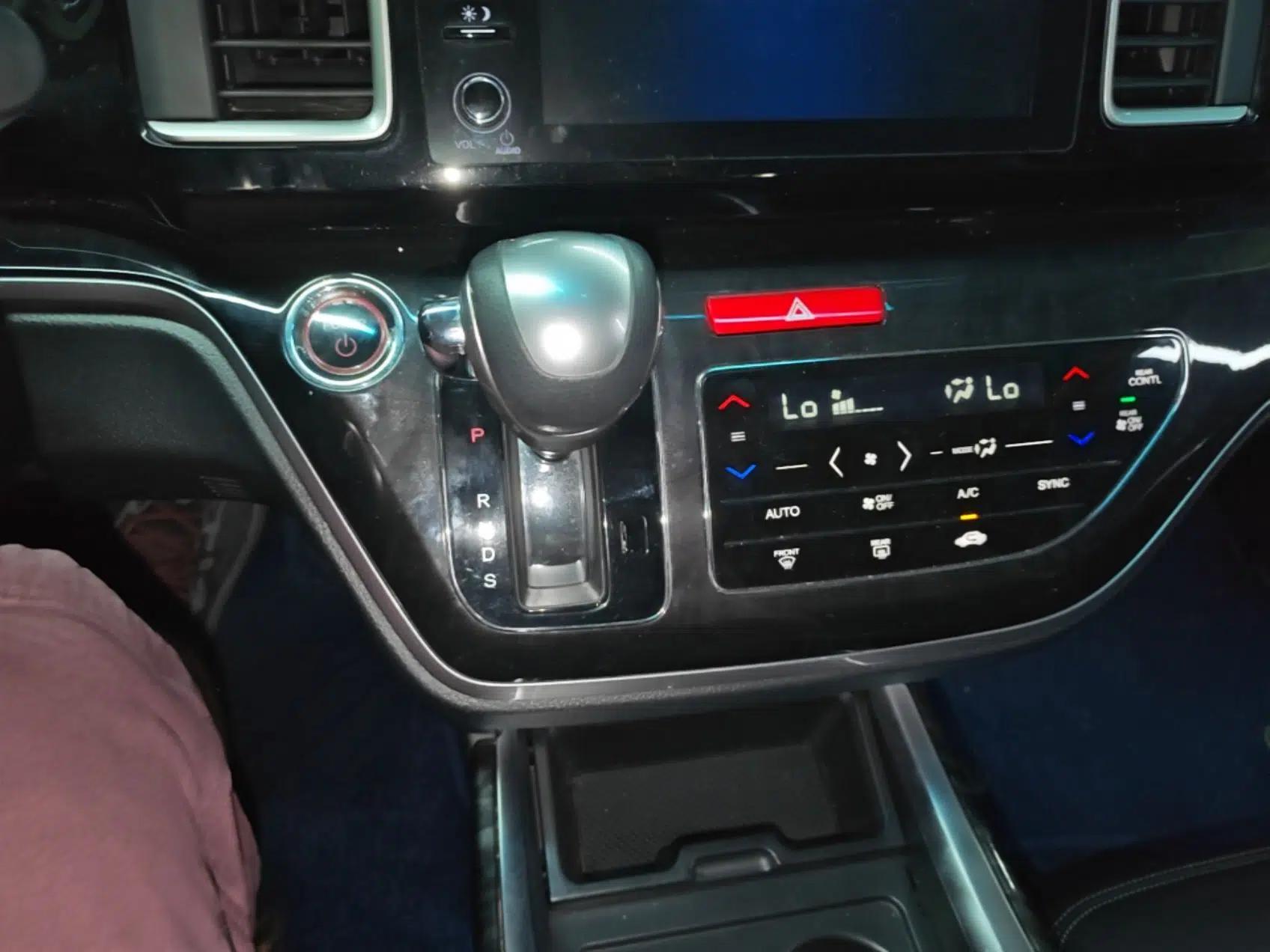 Honda Elysion 2019 2.0L Hybrid Luxury Edition — миниатюра 16