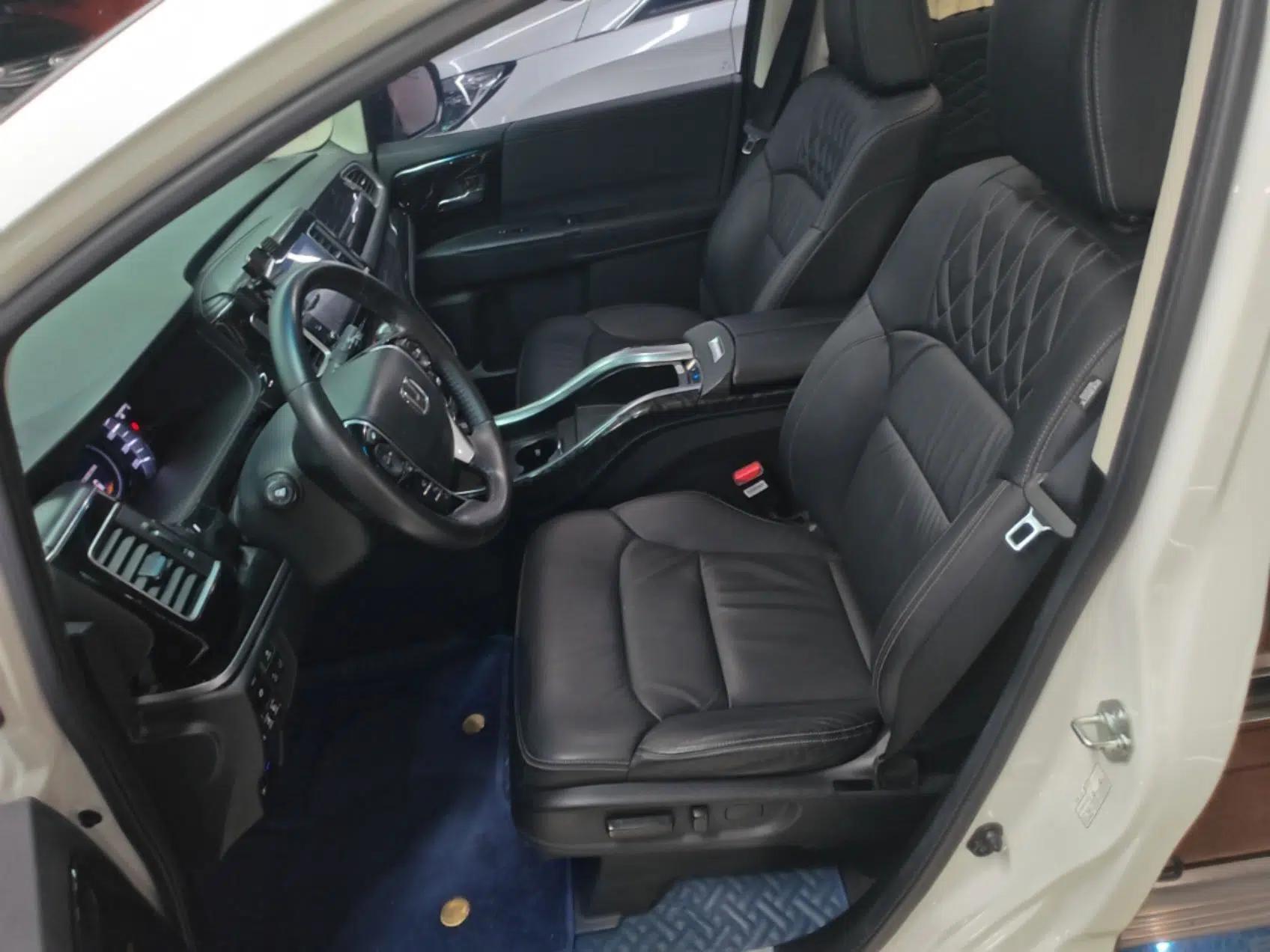 Honda Elysion 2019 2.0L Hybrid Luxury Edition — миниатюра 17