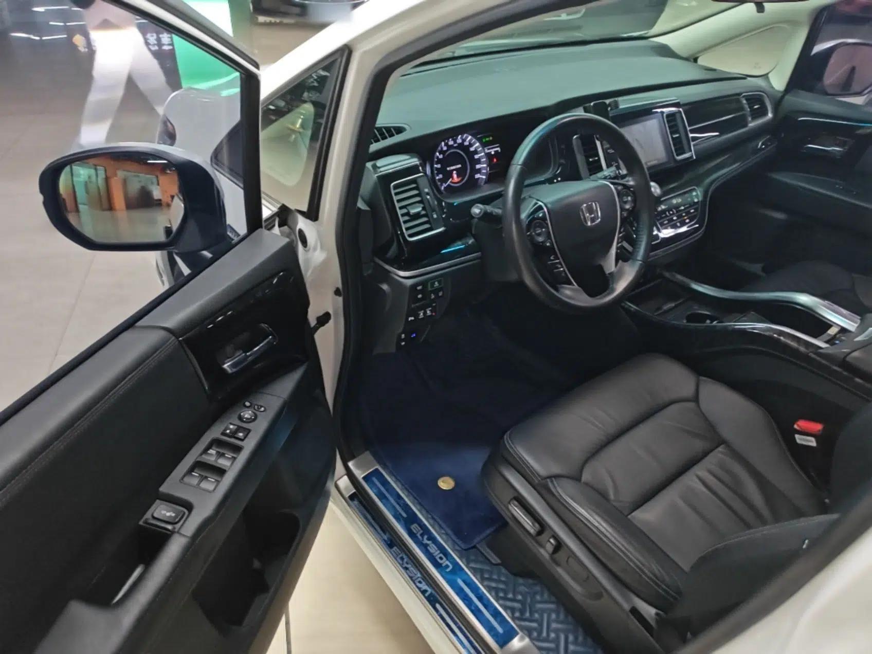 Honda Elysion 2019 2.0L Hybrid Luxury Edition — миниатюра 18