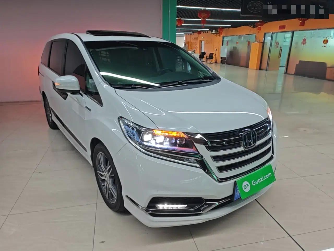 Honda Elysion 2019 2.0L Hybrid Luxury Edition — миниатюра 3