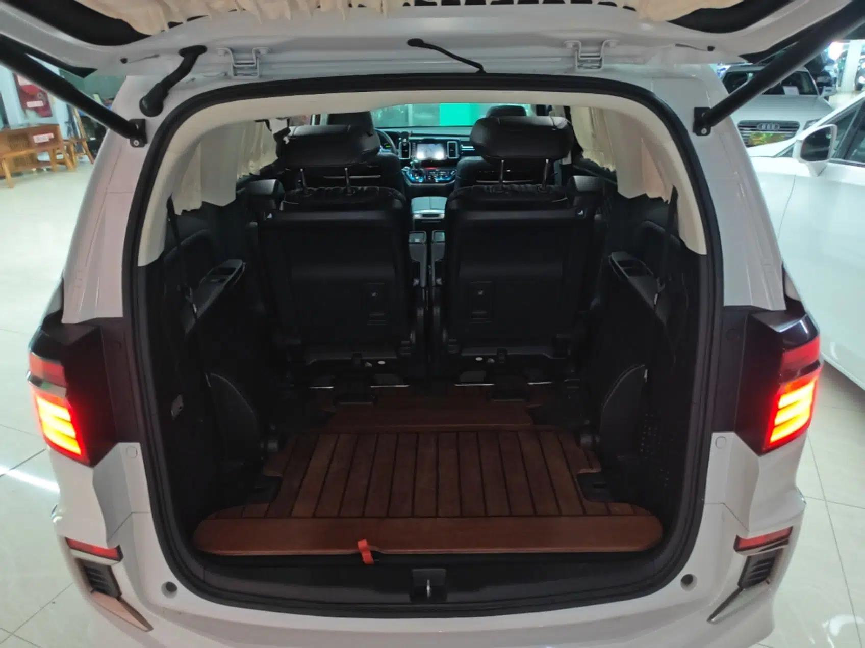 Honda Elysion 2019 2.0L Hybrid Luxury Edition — миниатюра 22