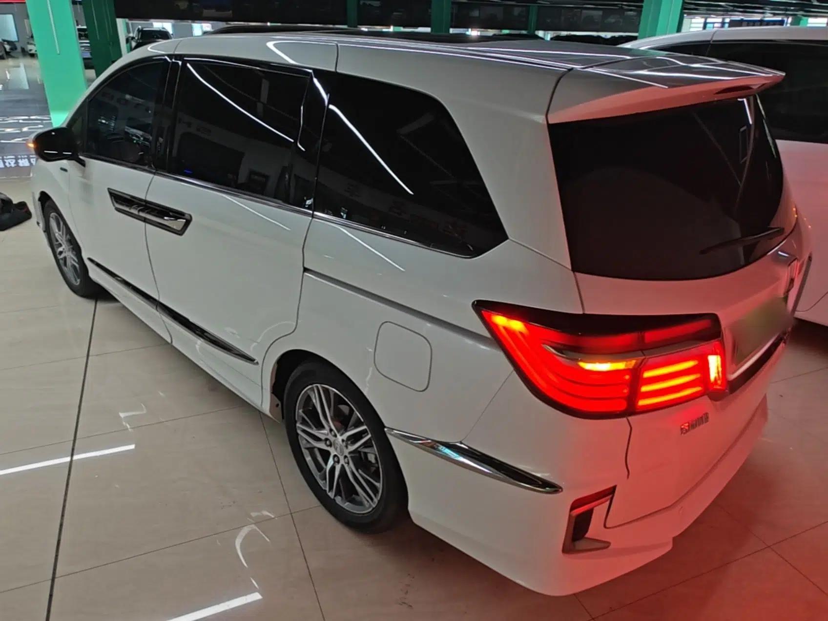Honda Elysion 2019 2.0L Hybrid Luxury Edition — миниатюра 4