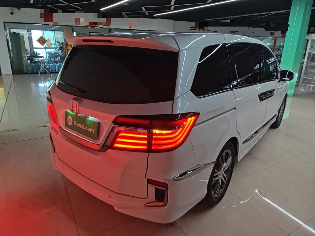 Honda Elysion 2019 2.0L Hybrid Luxury Edition — миниатюра 6