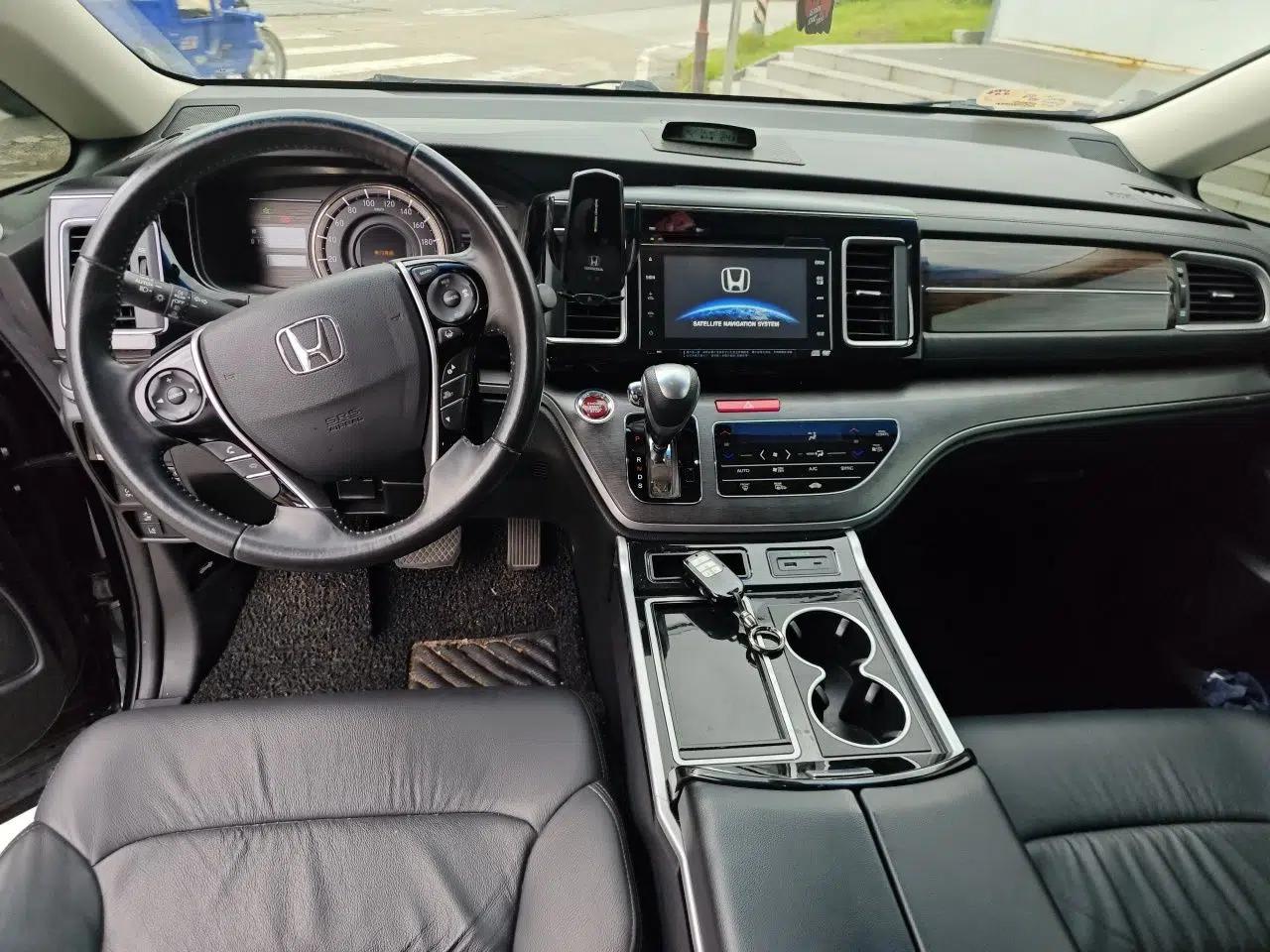 Honda Elysion 2016 2.4L Supreme Edition — миниатюра 9