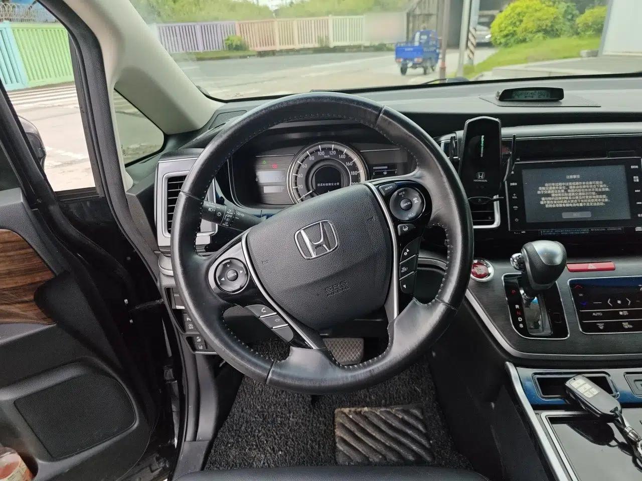 Honda Elysion 2016 2.4L Supreme Edition — миниатюра 10