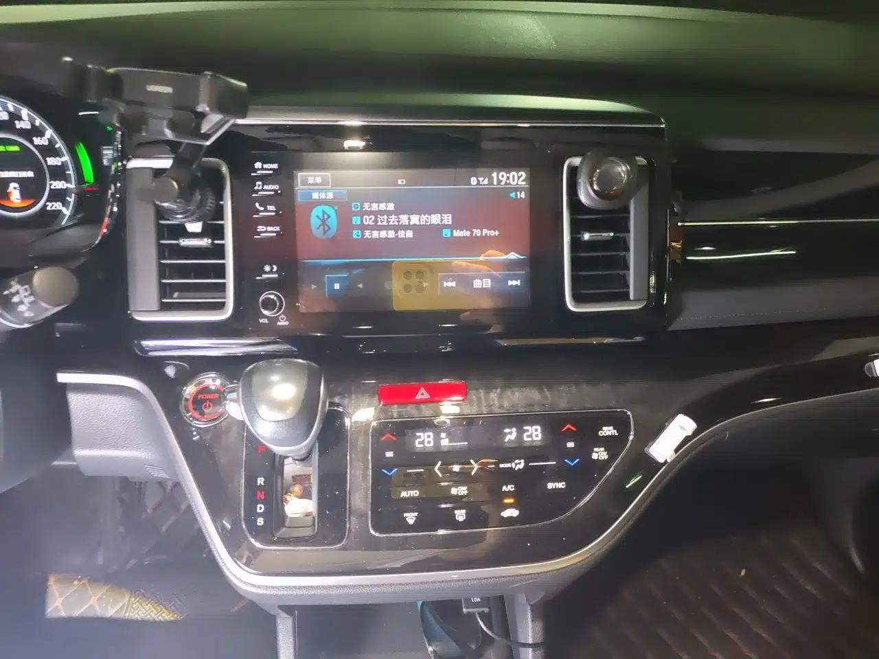 Honda Elysion 2019 2.0L Hybrid Luxury Edition — миниатюра 13