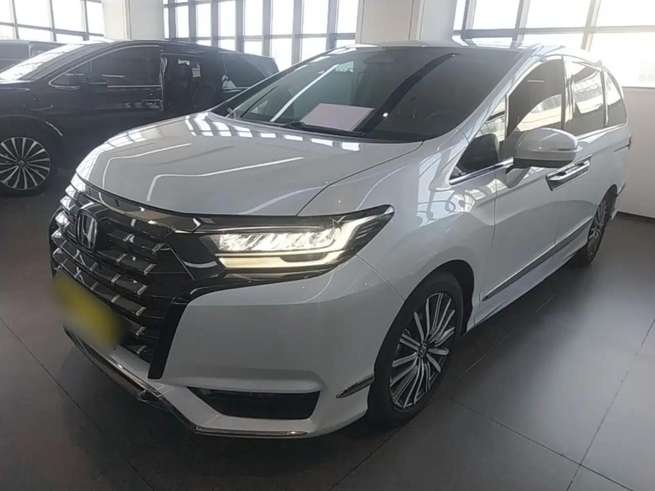 Honda Elysion 2024 2.0L eHEV Luxury Edition — миниатюра 1
