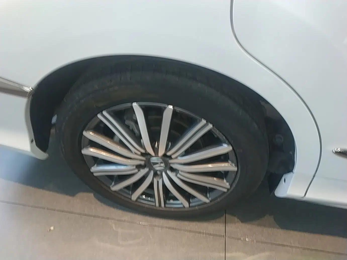 Honda Elysion 2024 2.0L eHEV Luxury Edition — миниатюра 11
