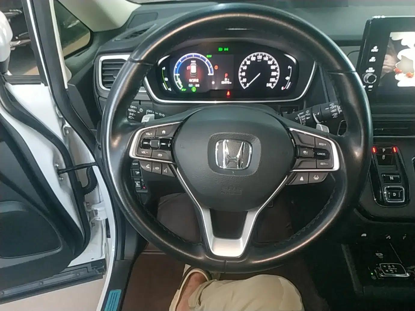 Honda Elysion 2024 2.0L eHEV Luxury Edition — миниатюра 13
