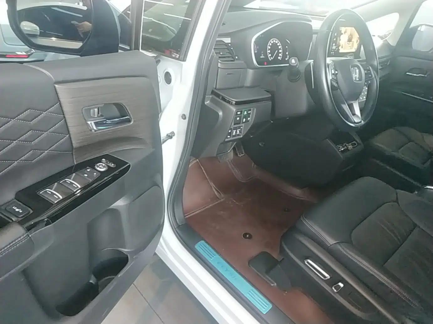 Honda Elysion 2024 2.0L eHEV Luxury Edition — миниатюра 18