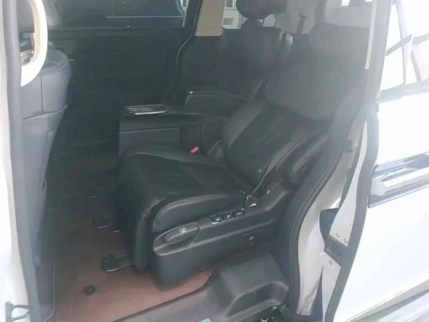 Honda Elysion 2024 2.0L eHEV Luxury Edition — миниатюра 20