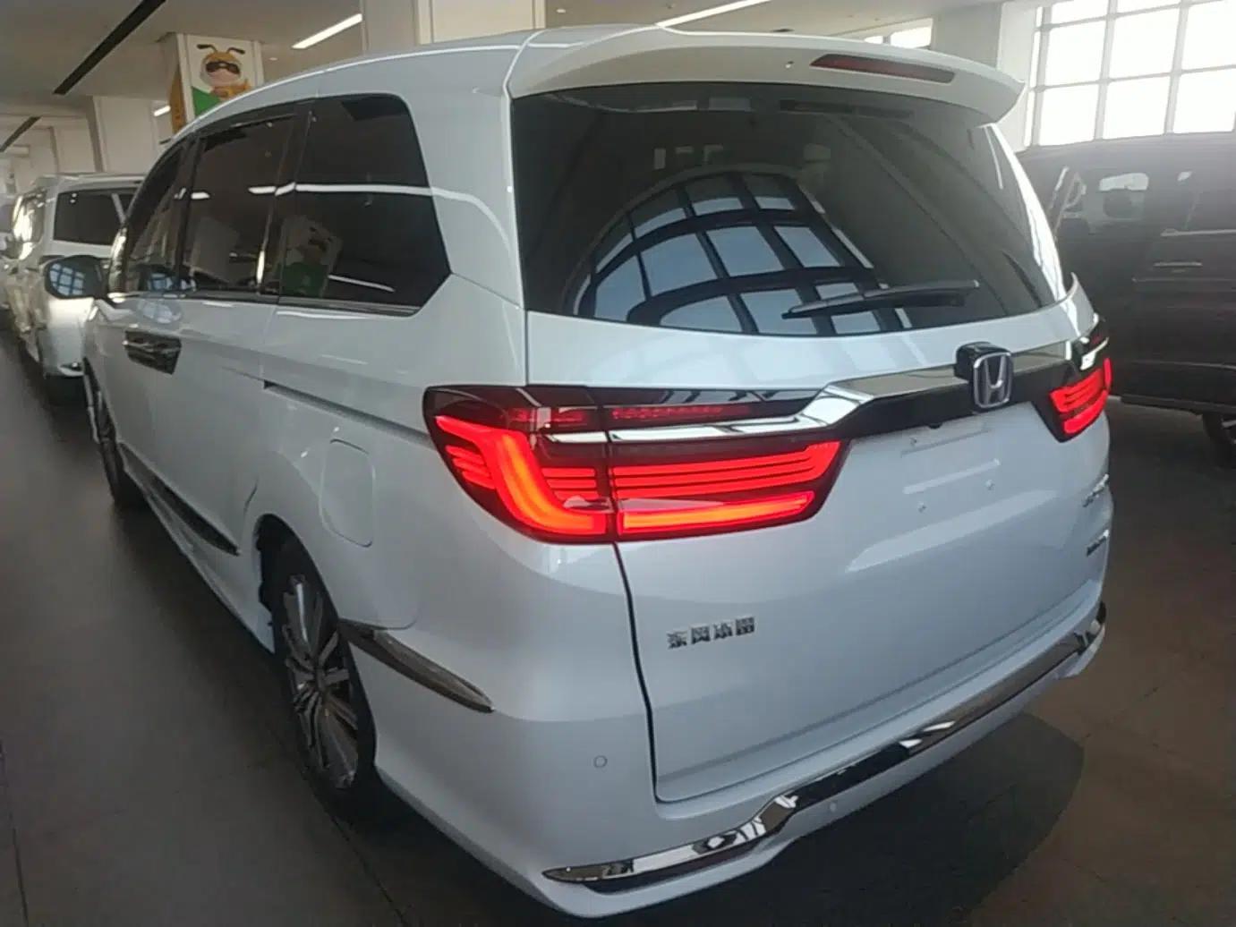Honda Elysion 2024 2.0L eHEV Luxury Edition — миниатюра 4