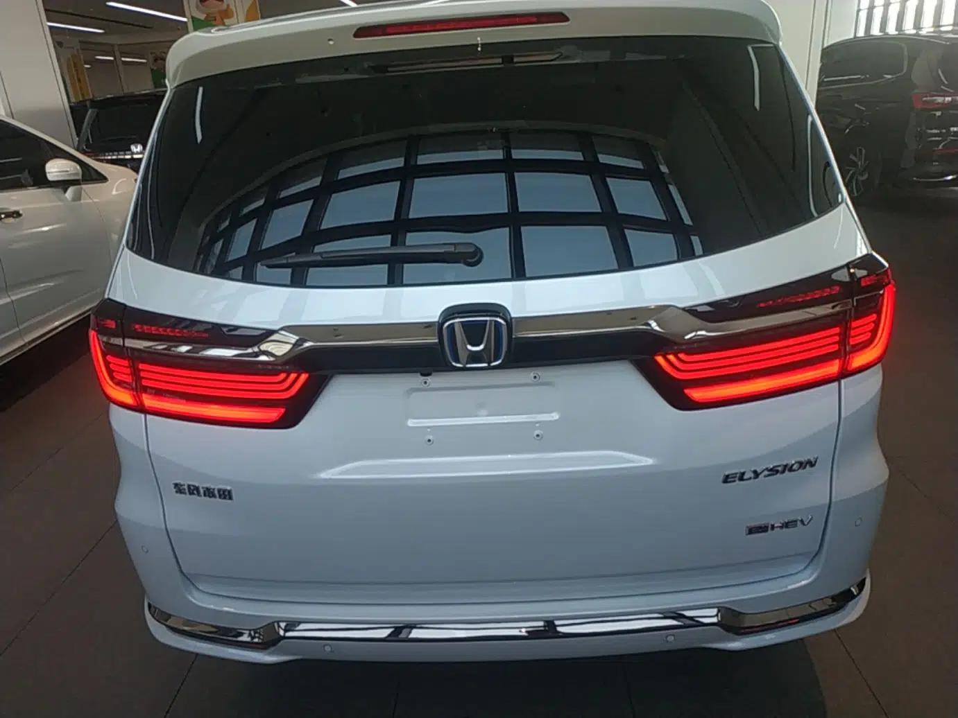 Honda Elysion 2024 2.0L eHEV Luxury Edition — миниатюра 5