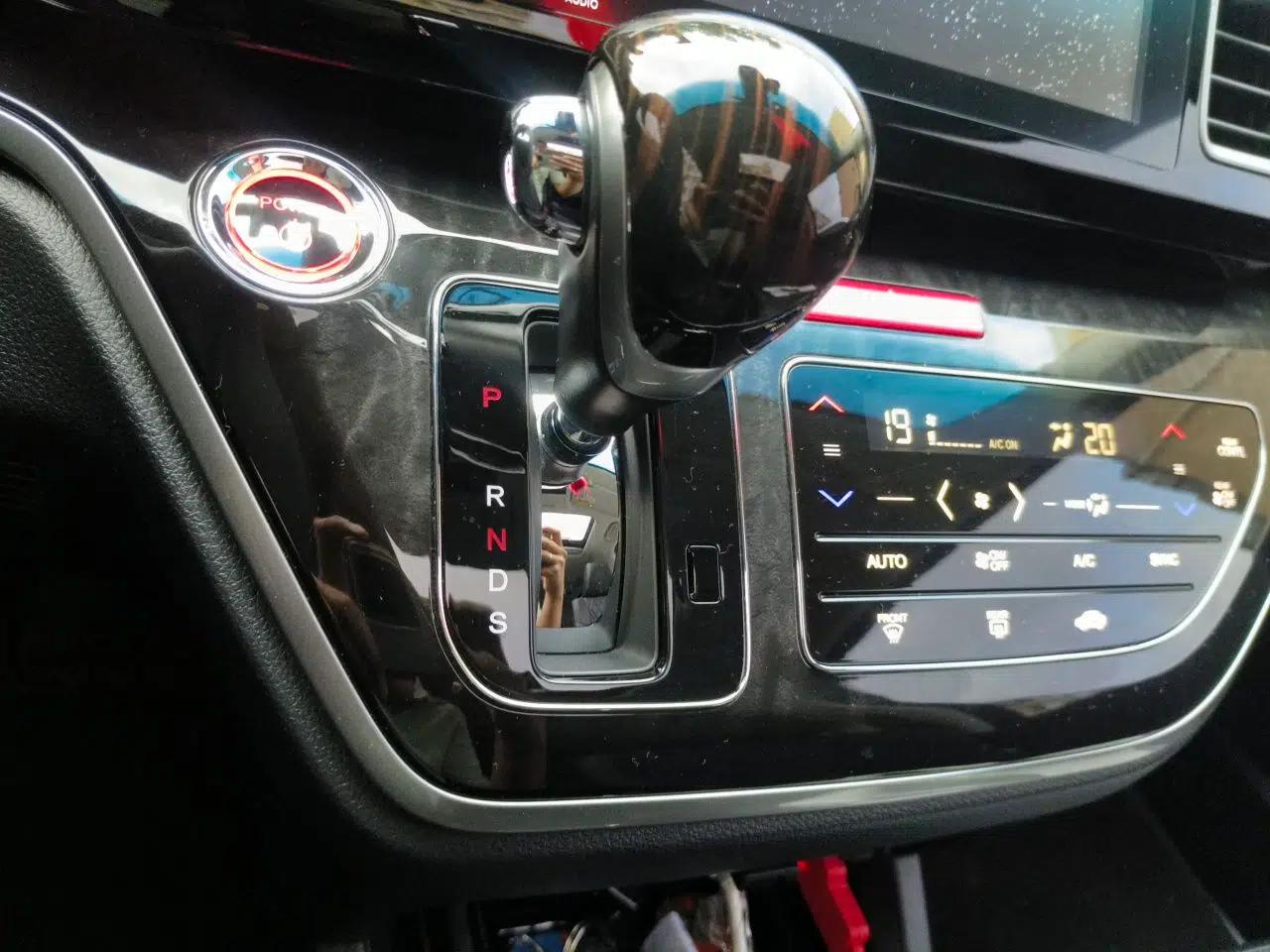 Honda Elysion 2019 2.0L Hybrid Luxury Edition — миниатюра 14